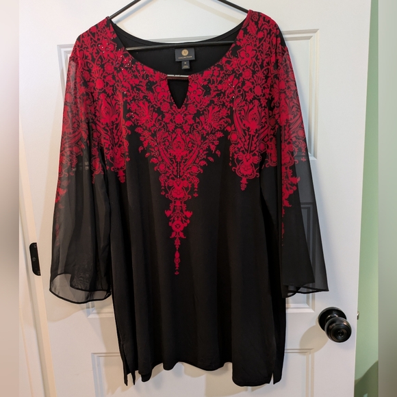 JM Collection Tops - 🔴3/$15 JM Collection Black Tunic with Red Ornate Yoke